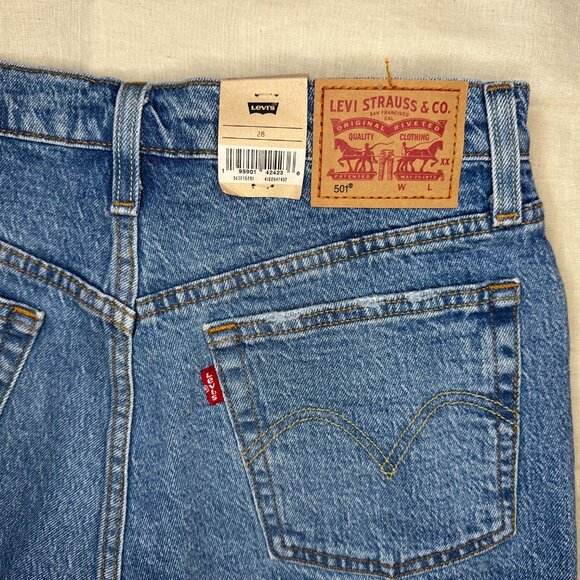 Levi's 501 Shorts - Picture 2 of 6